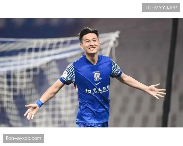 听说蒋圣龙连球鞋都定制成家族徽章了，这档次也太隐形炫富了吧？
